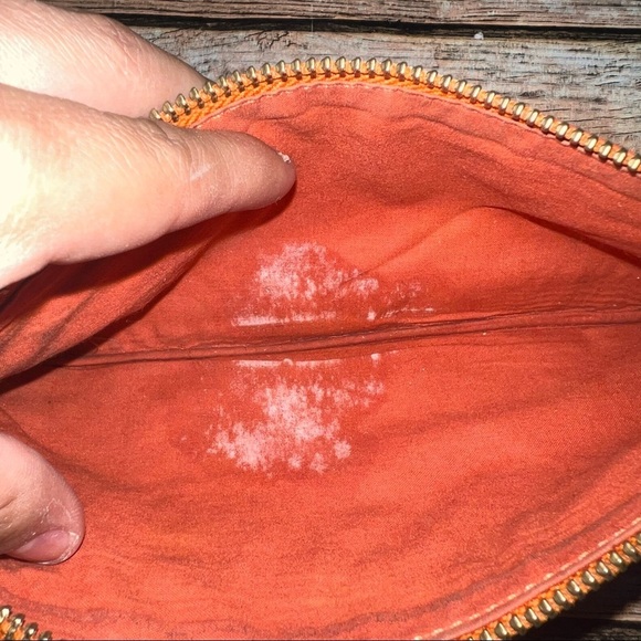 Je Ne Sais Quoi Orange Leather Wallet - Picture 3 of 5